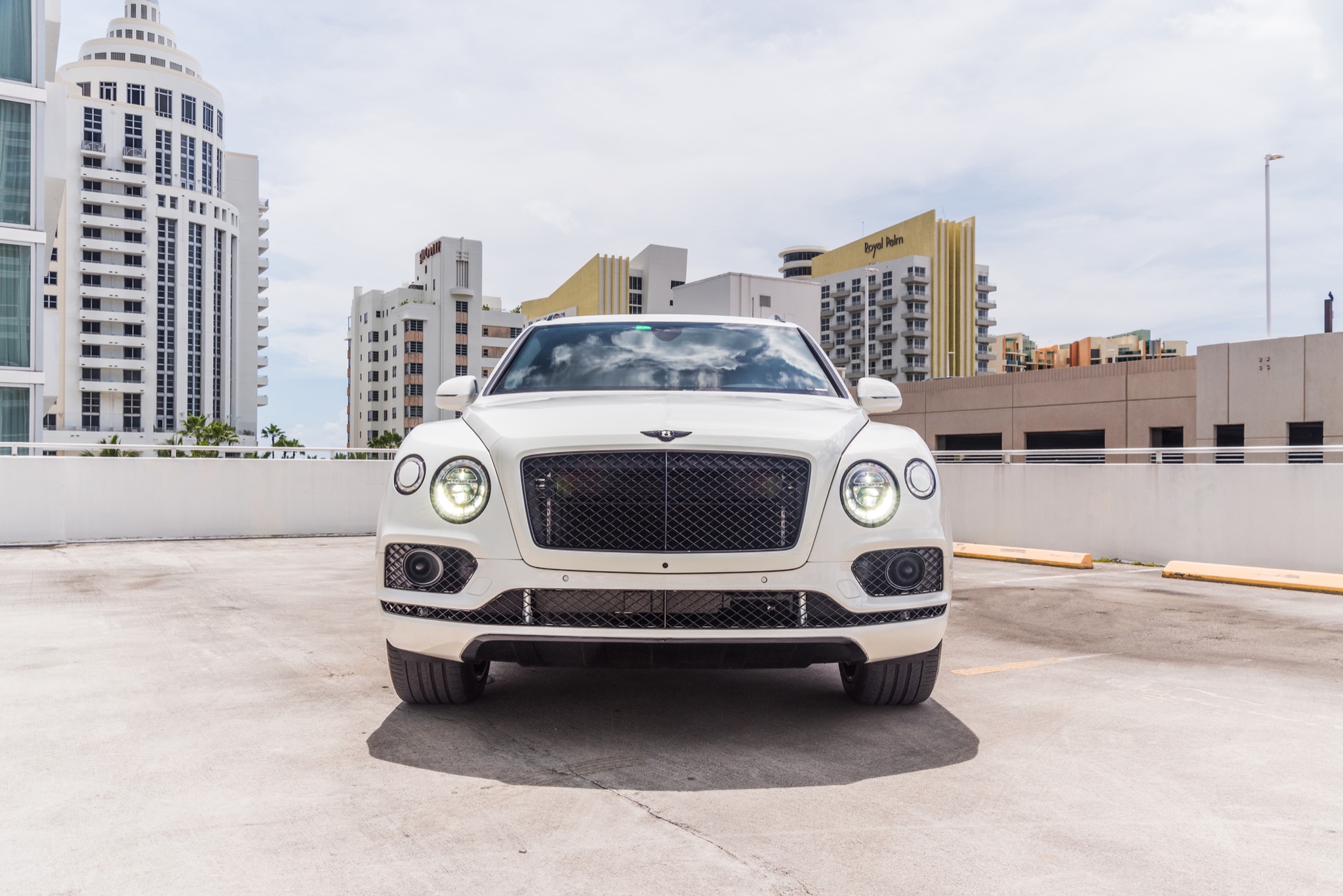 Bentley Bentayga White - Image 1