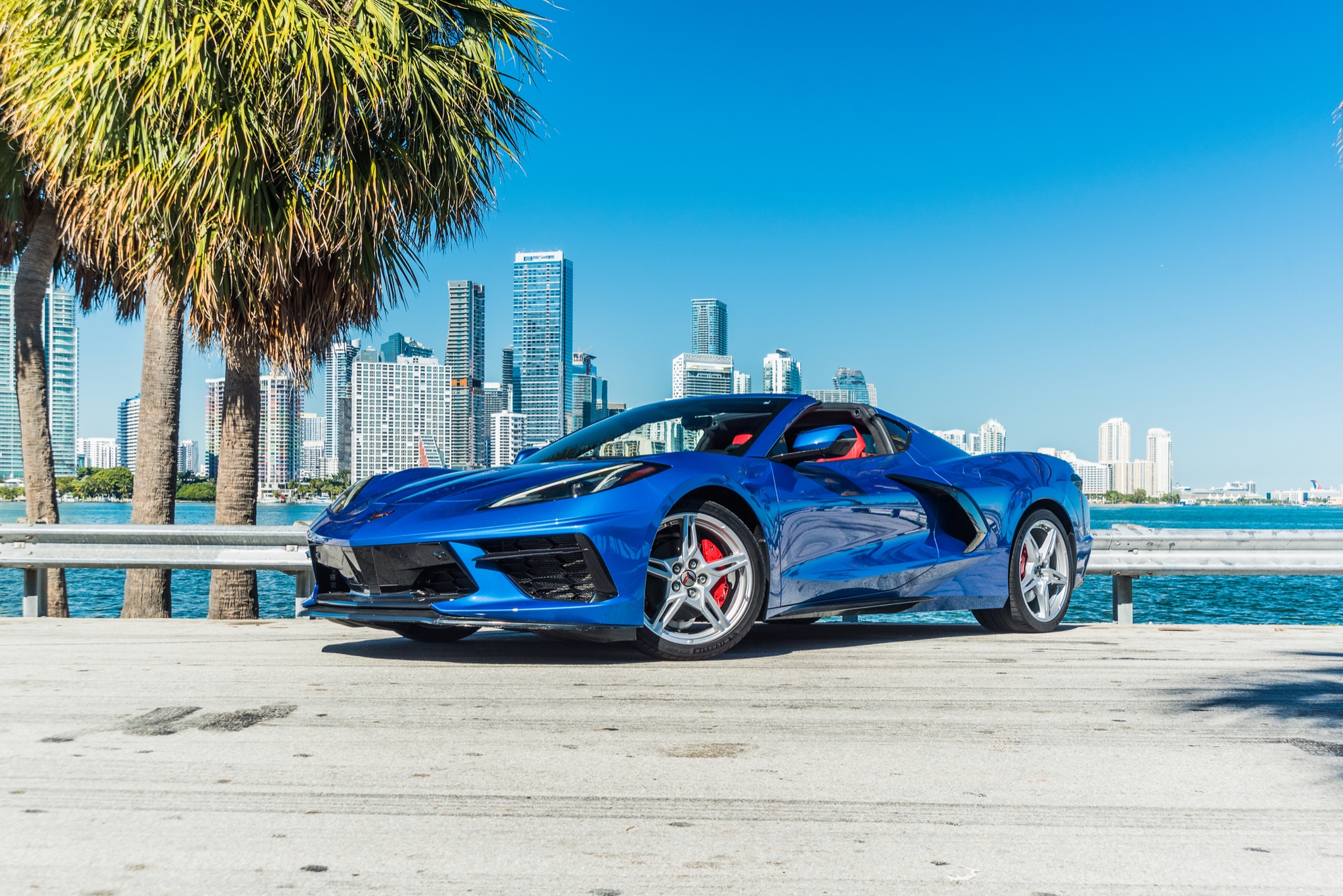 Chevrolet Corvette C8 Coupe Blue/Red - Image 1