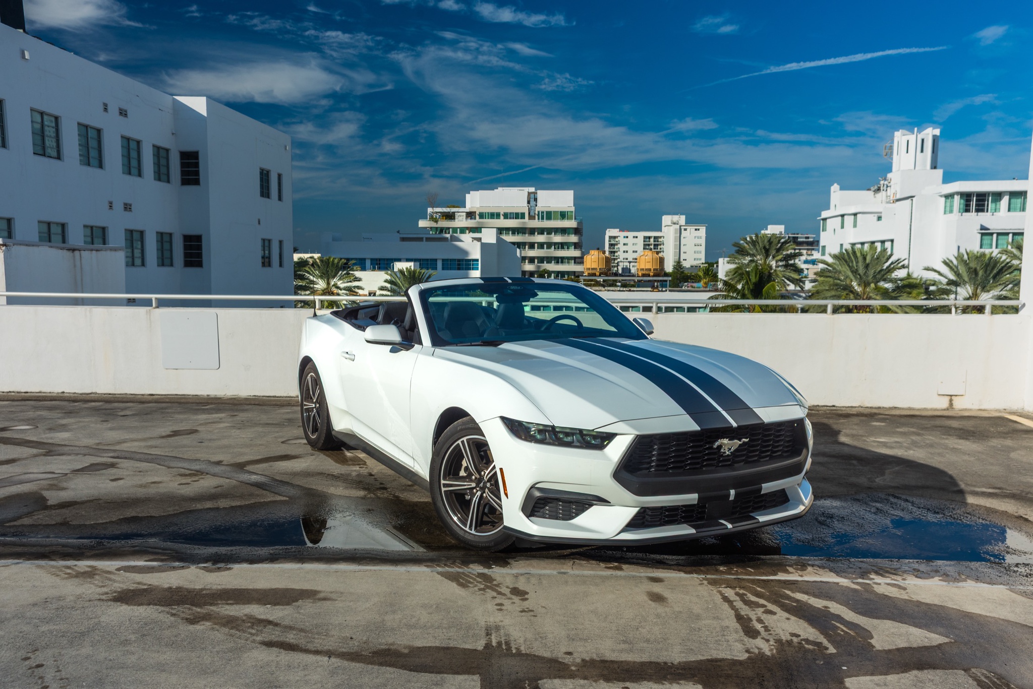 Ford Mustang Convertible White (Black Stripe) - Image 1