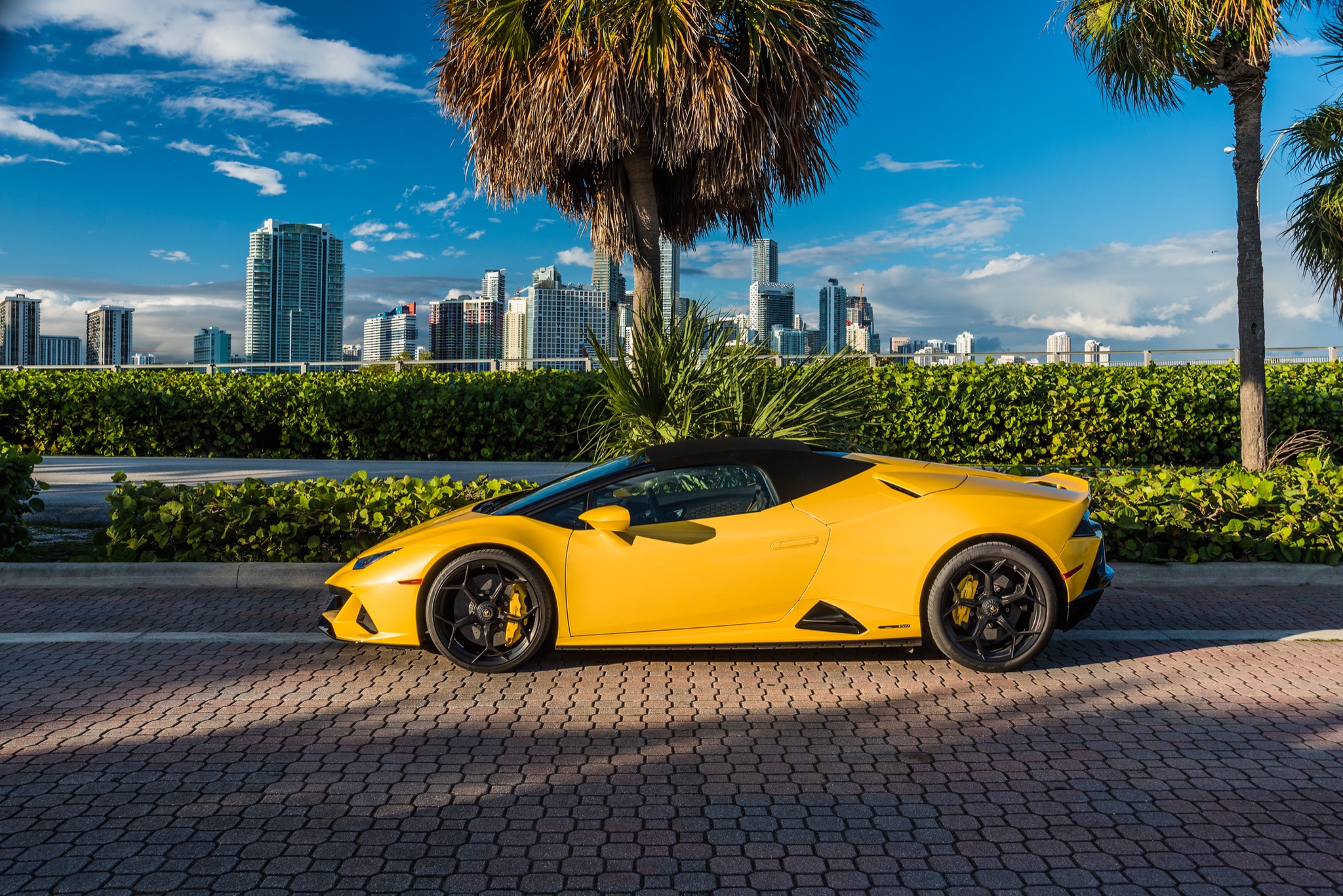 Lamborghini Huracan Evo Spyder Yellow - Image 1
