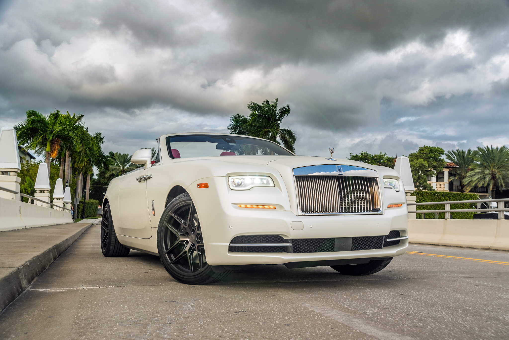 Rolls-Royce Dawn Satin White